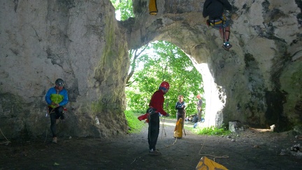 Ćwiczebia kursowe w poręczowaniu w Jaskini Jasnej w Strzegowej 